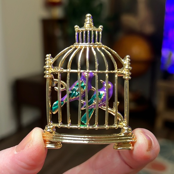 Vintage Style Gold Tone Enamel Birds in Cage Brooch Pin - Picture 1 of 5